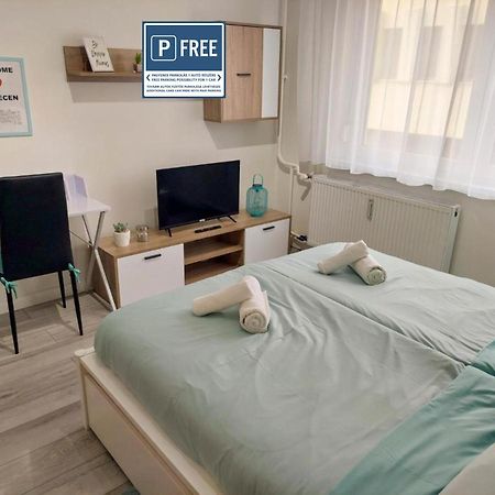 Aweshome City Apartment - 3 Bedrooms And Free Parking Debrecen Exterior photo
