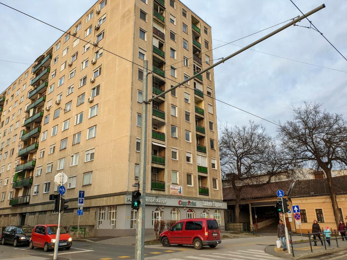 Aweshome City Apartment - 3 Bedrooms And Free Parking Debrecen Exterior photo