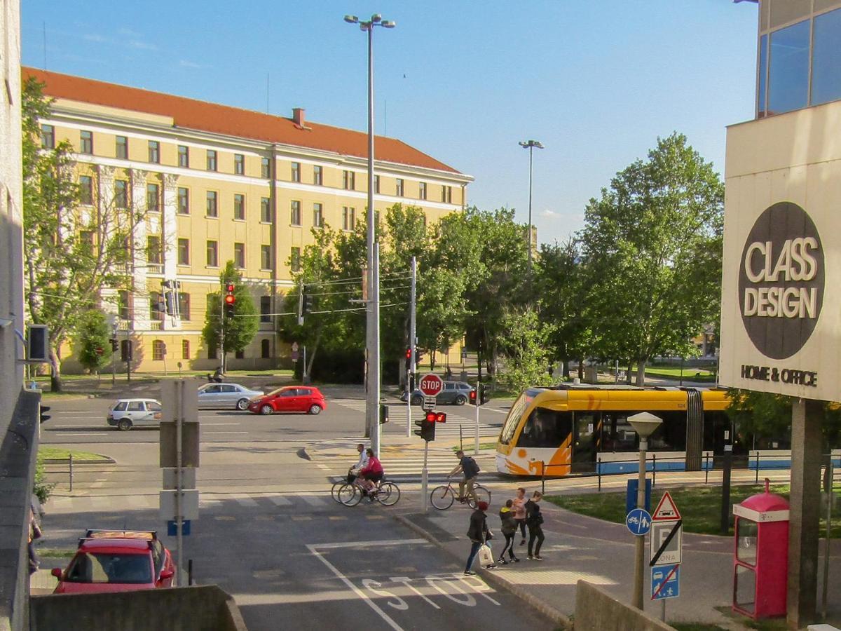 Aweshome City Apartment - 3 Bedrooms And Free Parking Debrecen Exterior photo