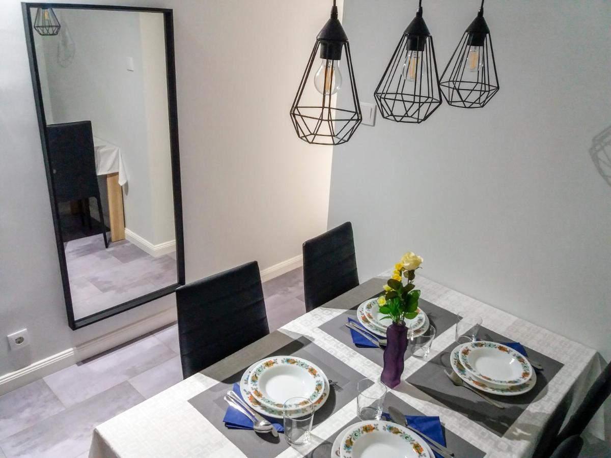 Aweshome City Apartment - 3 Bedrooms And Free Parking Debrecen Exterior photo