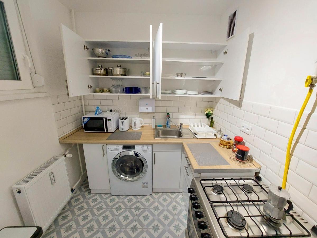 Aweshome City Apartment - 3 Bedrooms And Free Parking Debrecen Exterior photo