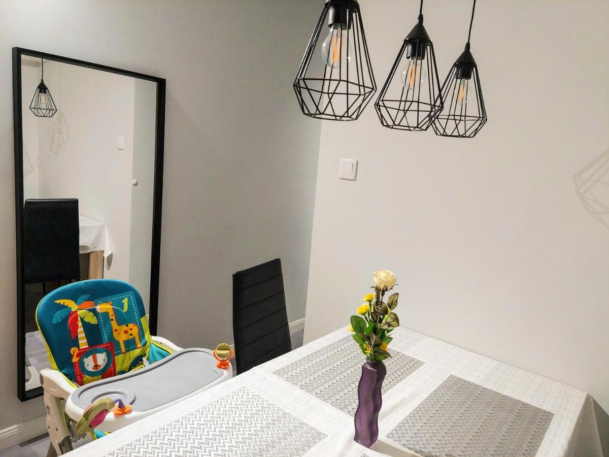 Aweshome City Apartment - 3 Bedrooms And Free Parking Debrecen Exterior photo