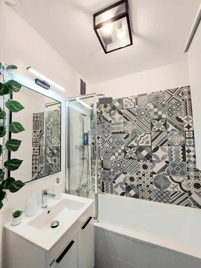 Aweshome City Apartment - 3 Bedrooms And Free Parking Debrecen Exterior photo