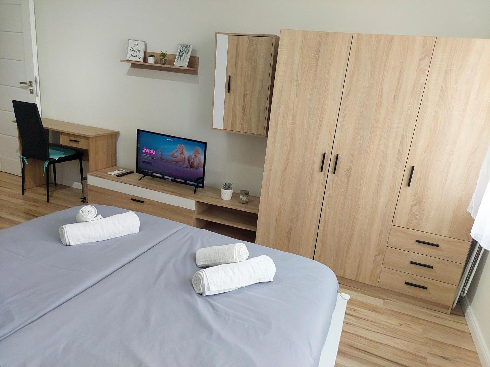 Aweshome City Apartment - 3 Bedrooms And Free Parking Debrecen Exterior photo
