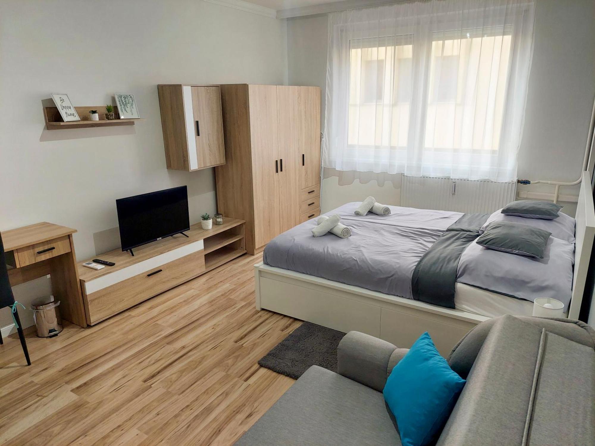 Aweshome City Apartment - 3 Bedrooms And Free Parking Debrecen Exterior photo