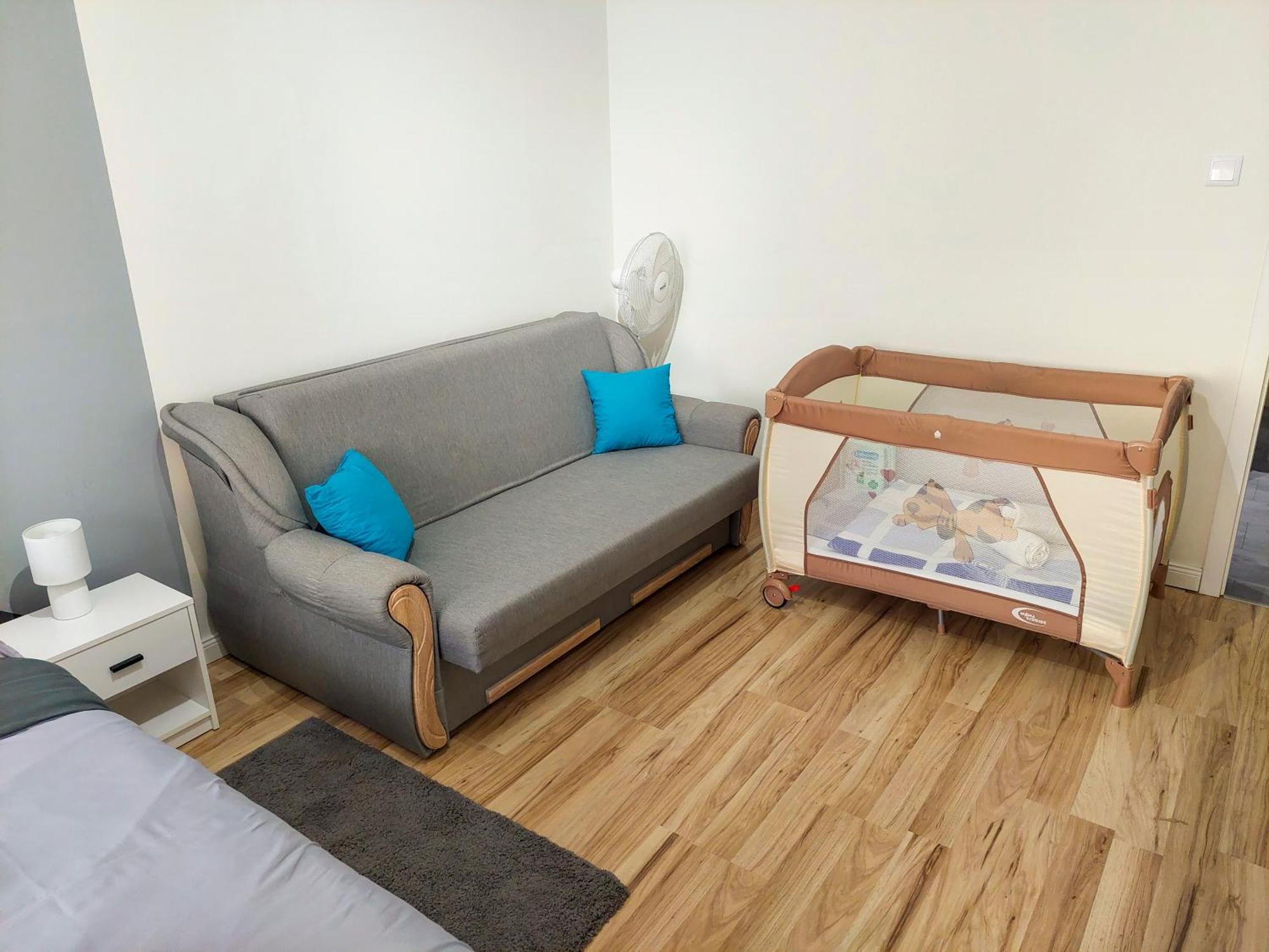 Aweshome City Apartment - 3 Bedrooms And Free Parking Debrecen Exterior photo