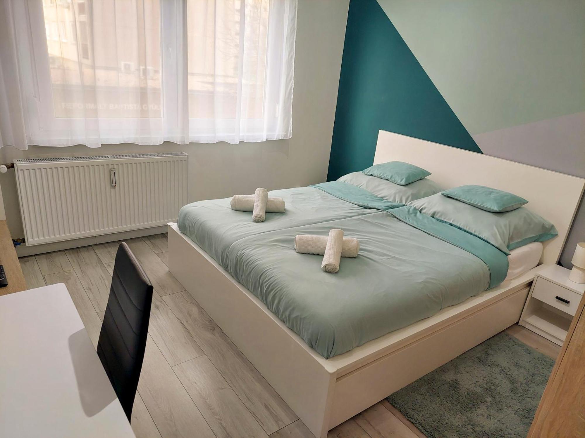 Aweshome City Apartment - 3 Bedrooms And Free Parking Debrecen Exterior photo